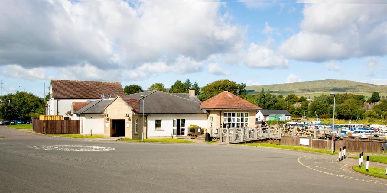 Отель The Boat House Kilsyth Экстерьер фото