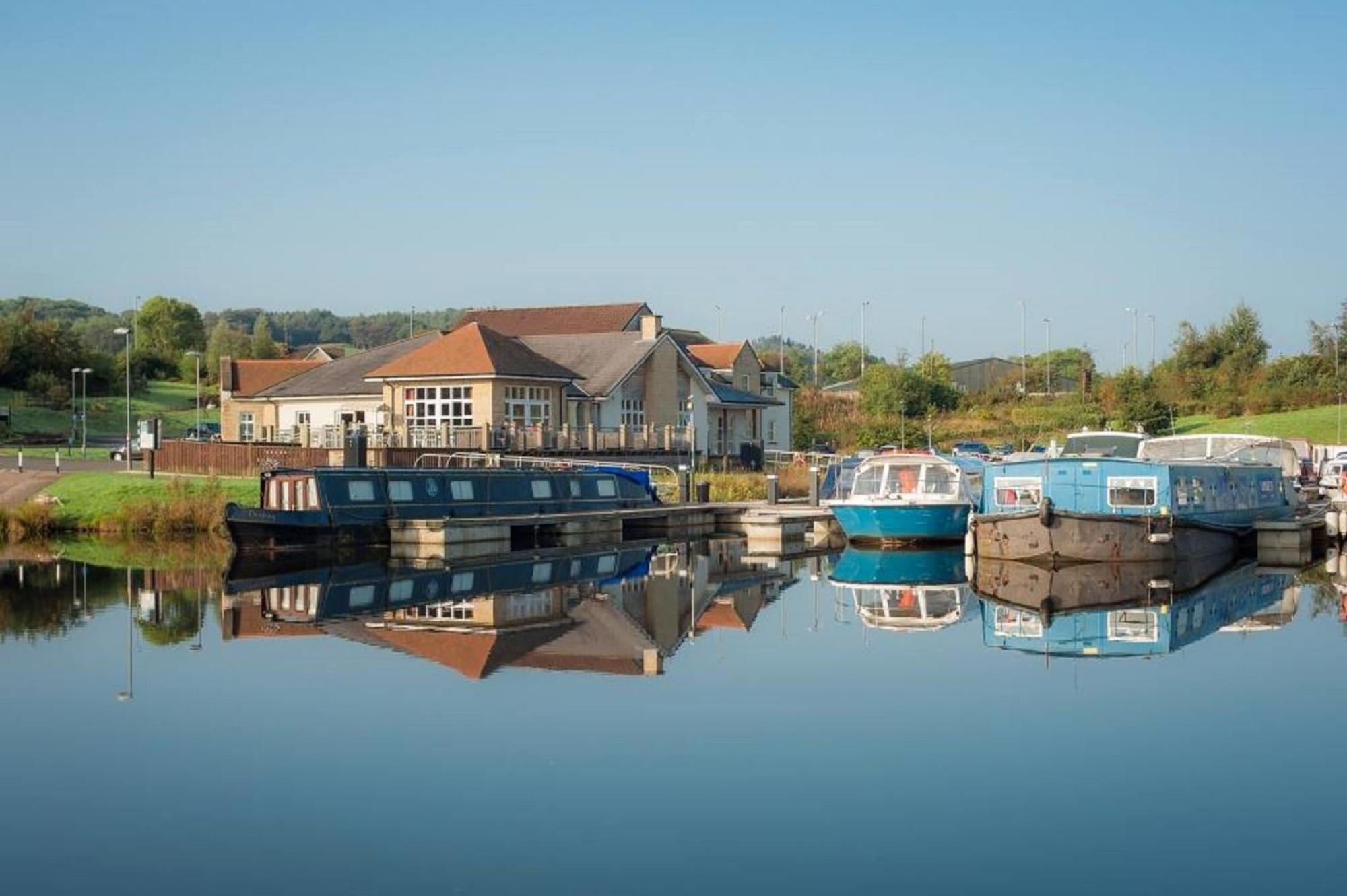 Отель The Boat House Kilsyth Экстерьер фото