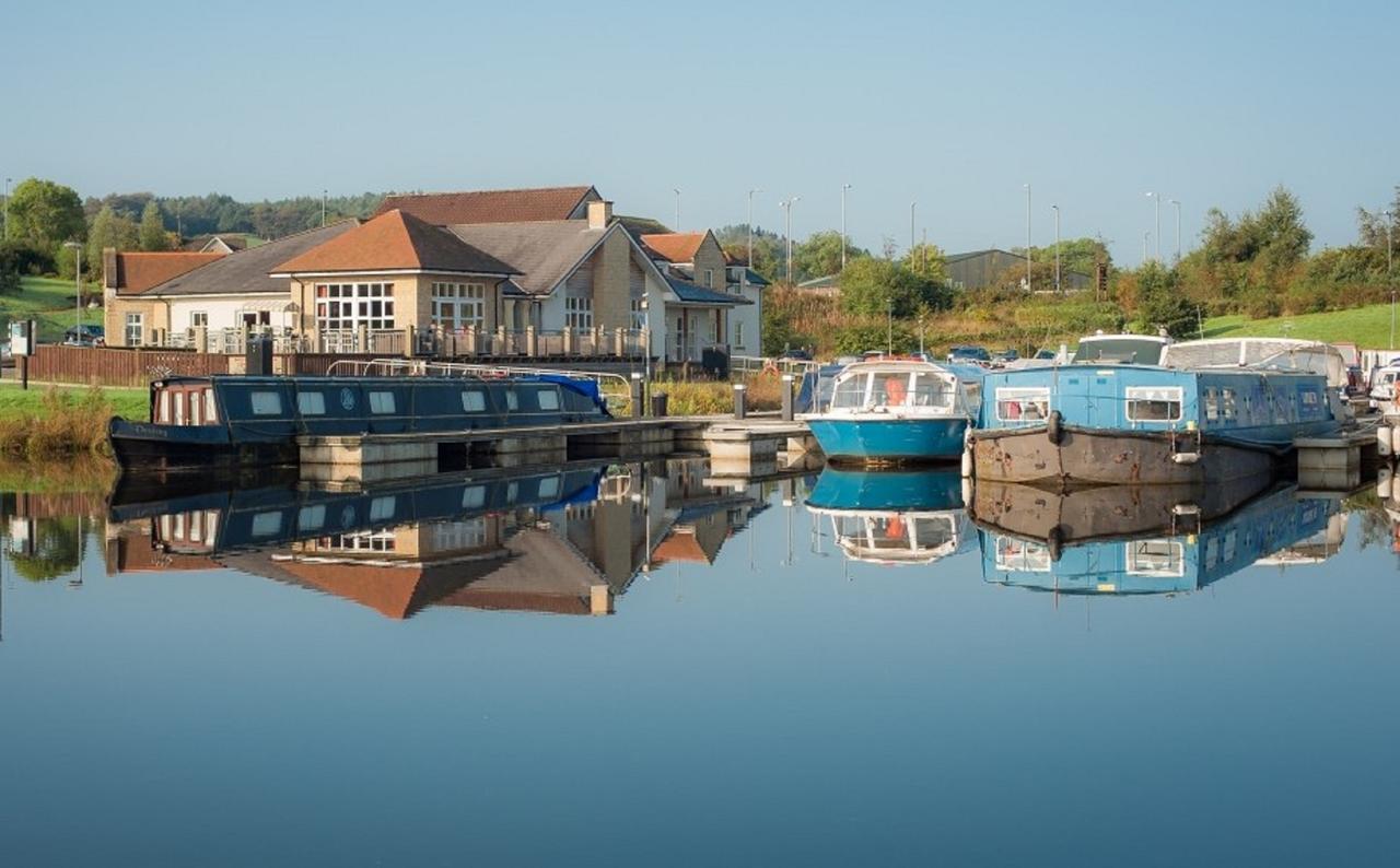 Отель The Boat House Kilsyth Экстерьер фото